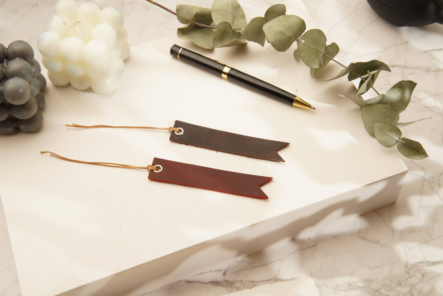 American Leather Goods - Leather Bookmark, Reader Gift, Book accessories - Brown / Classic
