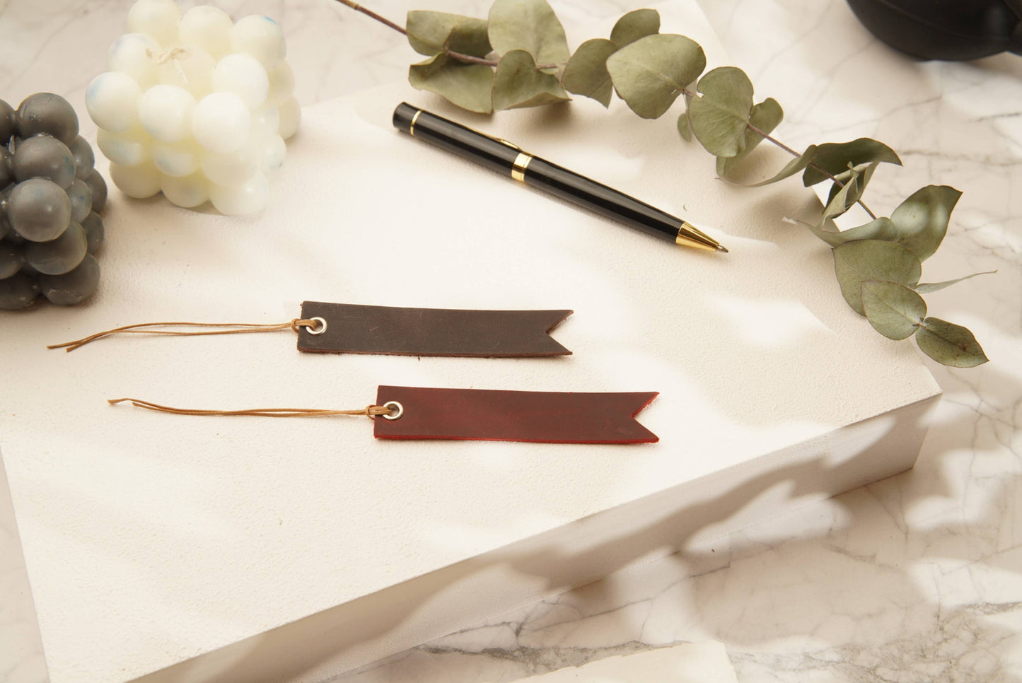 American Leather Goods - Leather Bookmark, Reader Gift, Book accessories - Brown / Classic
